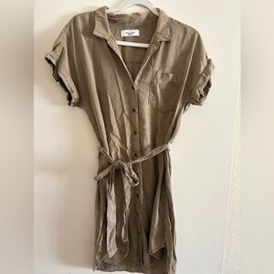 Carly Jean Los Angeles Olive Green Button-Up Shirt Dress, size Small